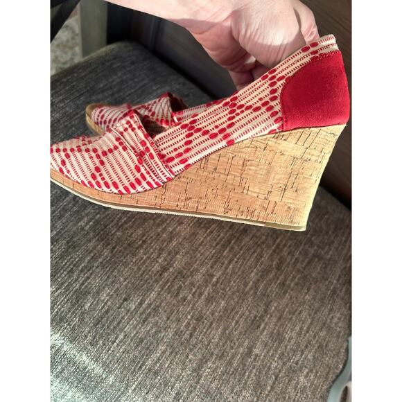 TOMS Multi Cross Stitch Open Toe Wedges Red and White size 8.5 - Picture 9 of 12